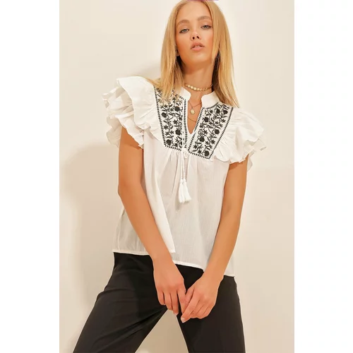 Trend Alaçatı Stili Women's Ecru Embroidered Woven Blouse with Ruffles on the Embroidered Sleeves