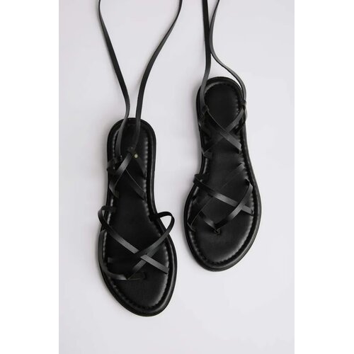 Trendyol shoes ženske sandale Takss25Sd00021, crne Slike