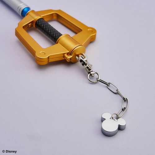 Square Enix KINGDOM HEARTS LIGHT UP KEYBLADE - KINGDOM KEY VER. 2 - ključ svetilka Cene