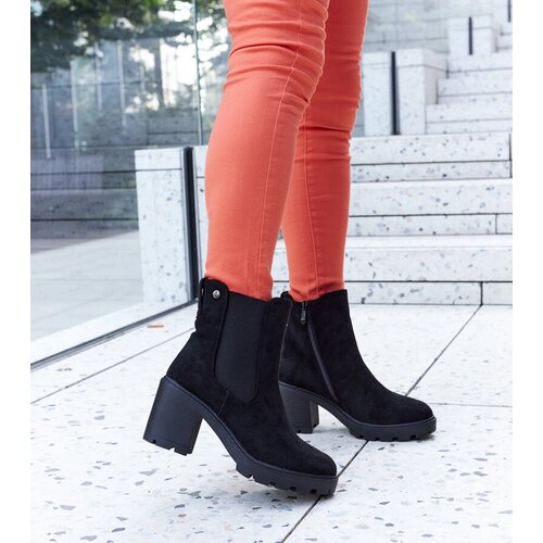 Gemre Black insulated eco-suede ankle boots on a block heel Caio Cene