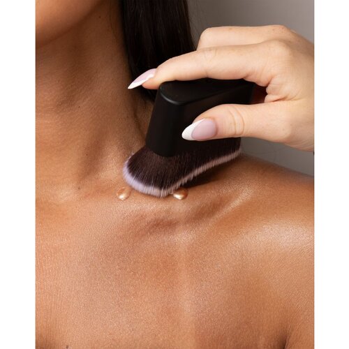 Brushworks Blending Face &amp;amp; Body Brush čopič za obraz in telo kabuki vrsta NO. 24 1 kos Slike