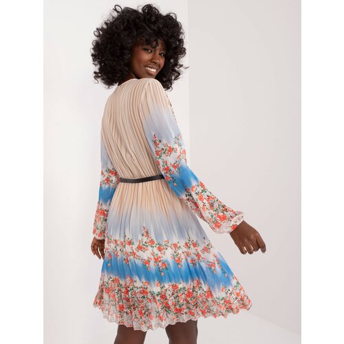 Fashion Hunters Light beige pleated dress with print Slike