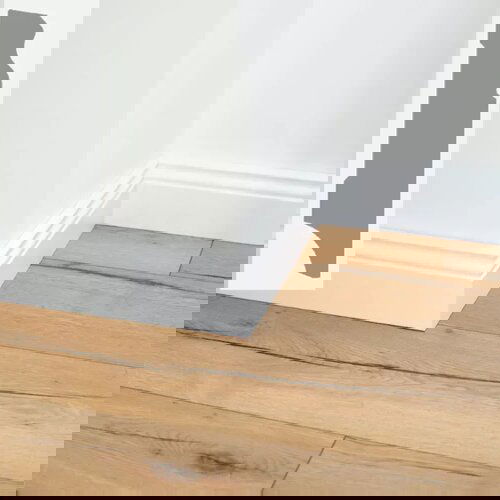 Egger lajsna l201hw hamburg bela 2400x18x100mm Cene