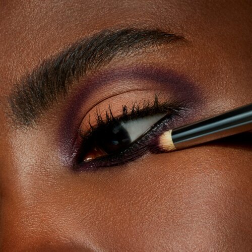 MAC Cosmetics Powder Kiss Soft Matte Eye Shadow senčila za oči odtenek P for Potent 1.5 g Slike