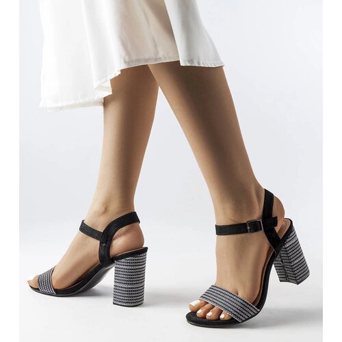 Gemre Black sandals adorned with silver thread Aurelita Cene