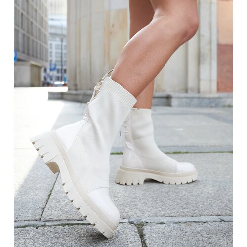 Gemre Beige sock-varnished ankle boots Albertina Cene