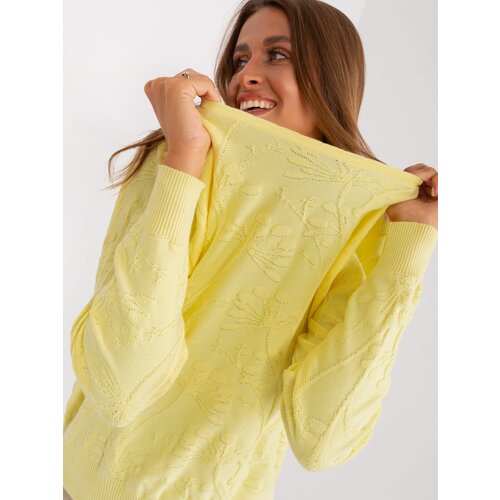 Fashion Hunters Light yellow women's classic sweater with hems Slike