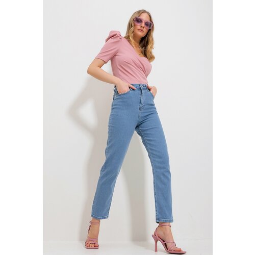 Trend Alaçatı Stili Women's Ice Blue Five Pockets Lycra Mom Jeans Cene