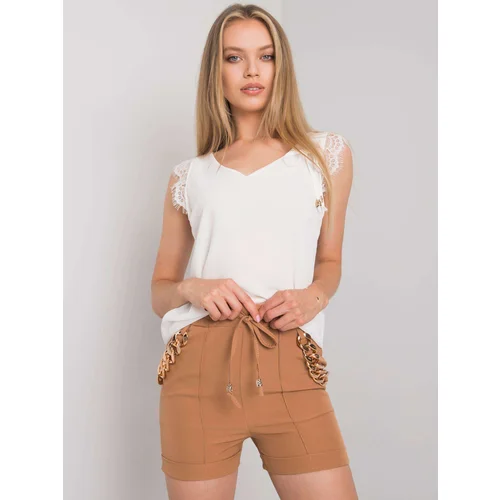 Fashion Hunters Light brown shorts with decorative chains