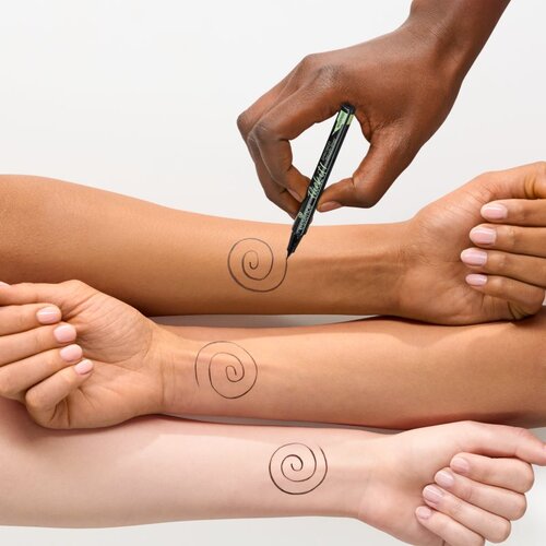 Essence Flick it! precizno vodoodporno črtalo za oči odtenek 01 Black 0.5 ml Slike