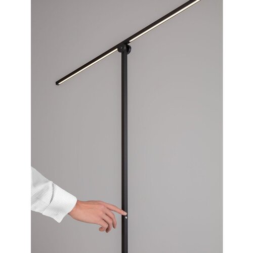 Nova Luce Mat črna kovinska LED stoječa svetilka z upogljivo konstrukcijo/zatemnitvena (vi&amp;scaron;ina 144 cm) Tenso &amp;ndash; Slike