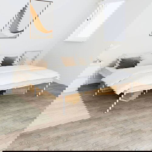 Metalni Kovinski posteljni okvir bel 140x200 cm Slike