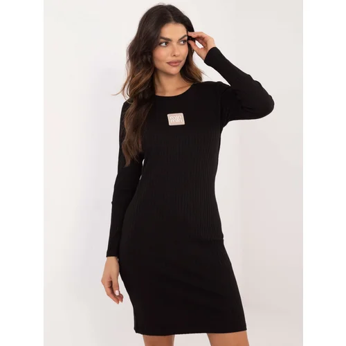 Fashionhunters Black ribbed dress with patch