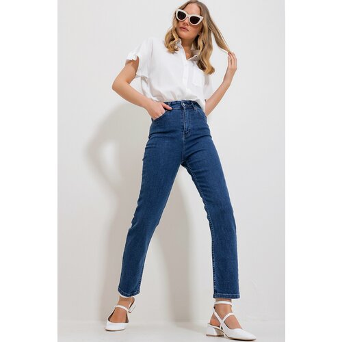 Trend Alaçatı Stili Women's Blue Five Pocket Lycra Mom Jeans Cene