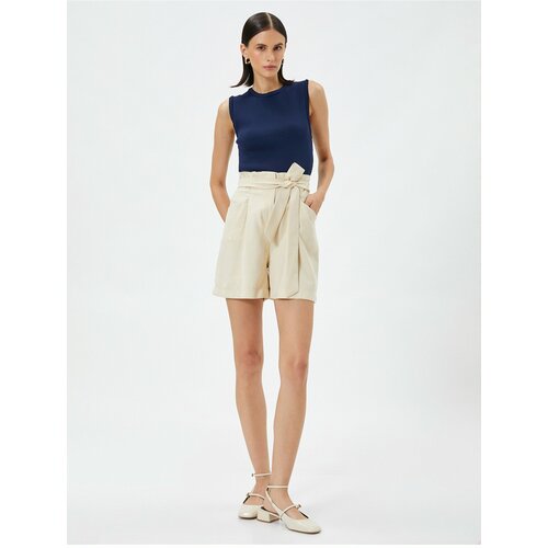 Koton Silky-textured shorts with a belt and pockets. Slike
