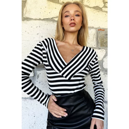 Trend Alaçatı Stili Women's Black and White Double Breasted Collar Striped Blouse