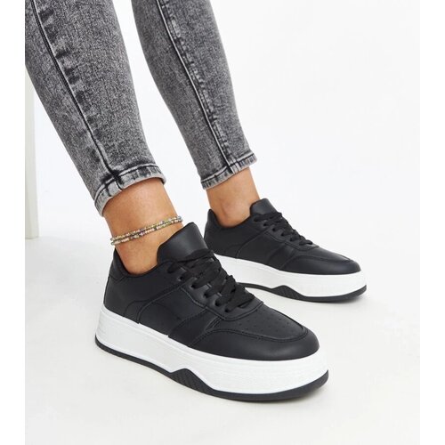 D/CEO White trainers Justar Cene