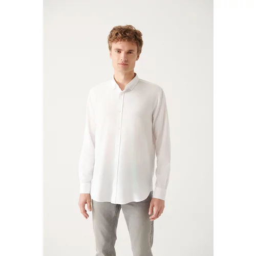 Avva Men's White Easy-Iron Button Collar Textured Cotton Standard Fit Regular Cut Shirt