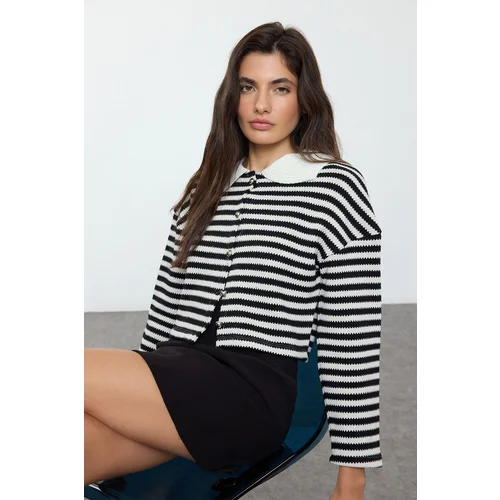 Trendyol White*001 Striped Buttoned Relaxed/Comfortable Fit Crop/Short Knitted Blouse