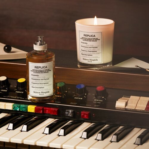 Maison Margiela REPLICA Jazz Club di&amp;scaron;eča sveča 165 g Slike