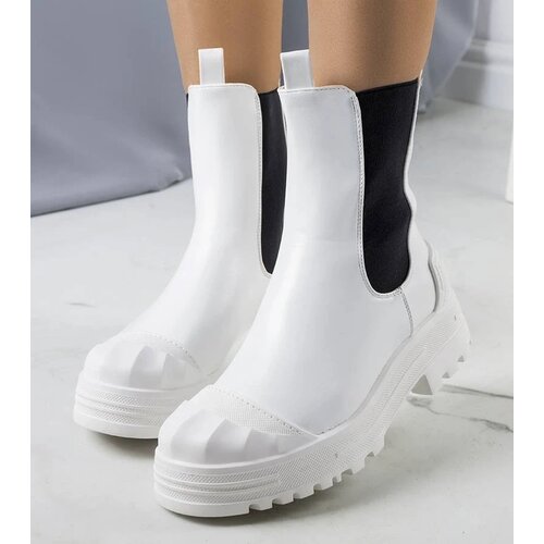 D/CEO Beige insulated boots with chain Harrison Cene