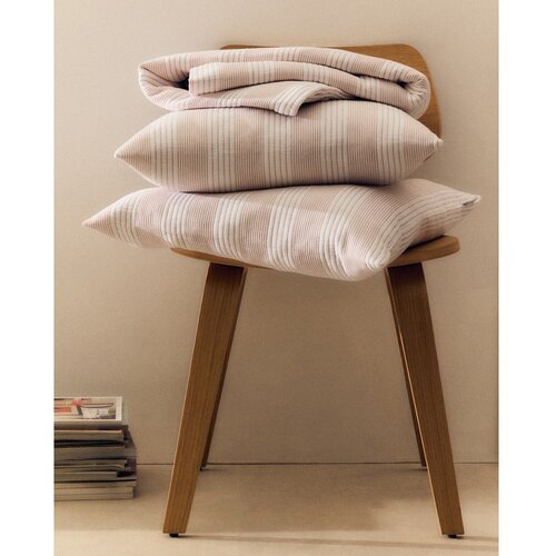 Kave Home Crveni/bijeli pamučan pro&amp;scaron;iven prekrivač 240x260 cm Macie &amp;ndash; Slike