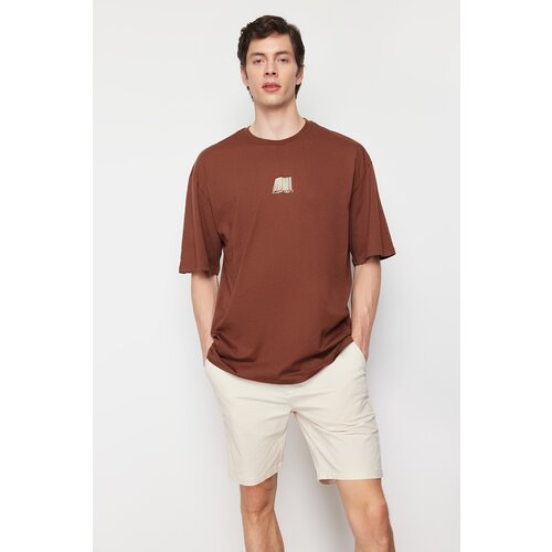 Trendyol Men's Brown Oversize/Wide-Fit Crew Neck Text Printed 100% Cotton T-Shirt Slike