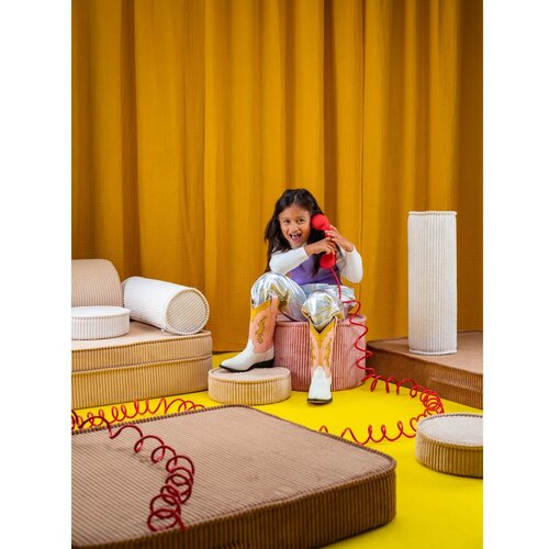 Wigiwama Rjava otro&amp;scaron;ka sedežna garnitura iz rebrastega žameta 132 cm Settee &amp;ndash; Slike