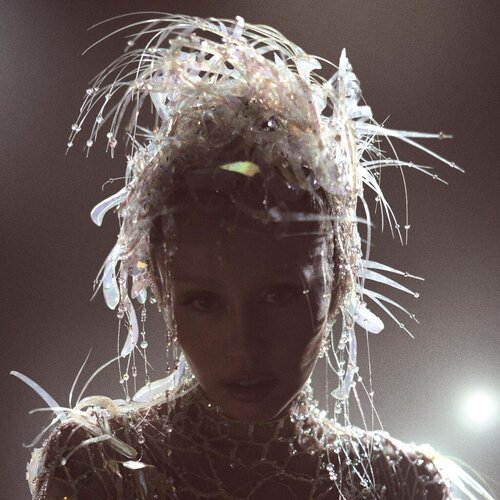  Miley Cyrus - Something Beautiful Cene