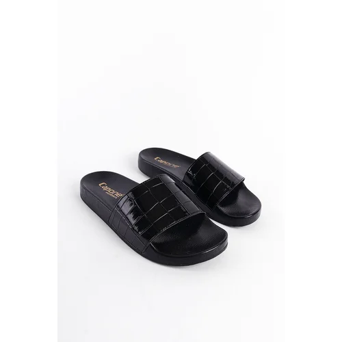 Capone Outfitters Women's Slippers