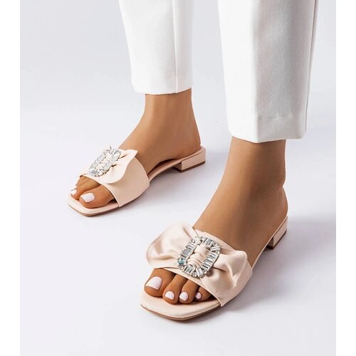 D/CEO White slides Ypsy Cene