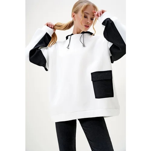 Trend Alaçatı Stili Women's White Hooded Oversize Sweatshirt