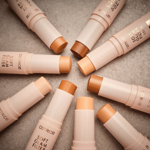 Catrice Soft Glam Filter Stick puder u sticku nijansa 015 Light 9 g Slike
