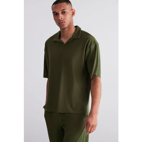 Trendyol Limited Edition Khaki Oversize/Wide Textured Wrinkle-Free Ottoman Polo Collar T-Shirt