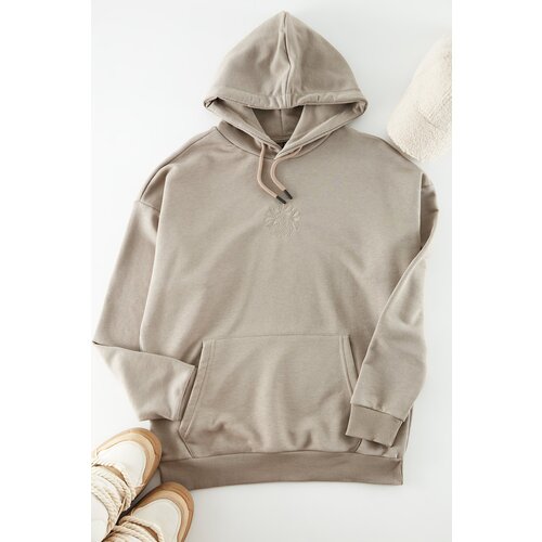 Trendyol Men&amp;#039;s Mink Oversize Hooded Floral Embroidery Sweatshirt Slike