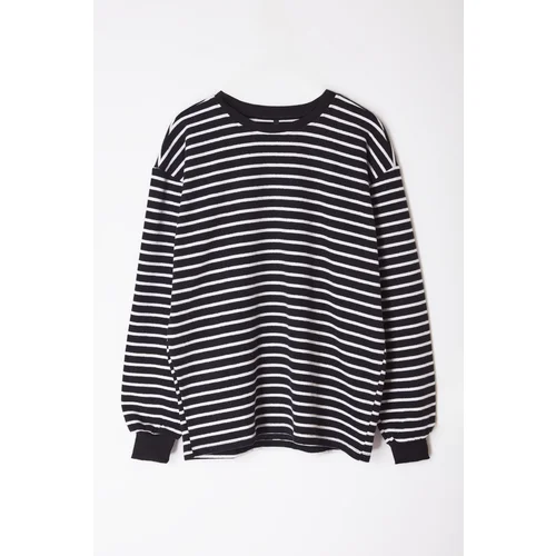 Trendyol Black-White Oversize/Wide Cut Soft Textured Sweatshirt