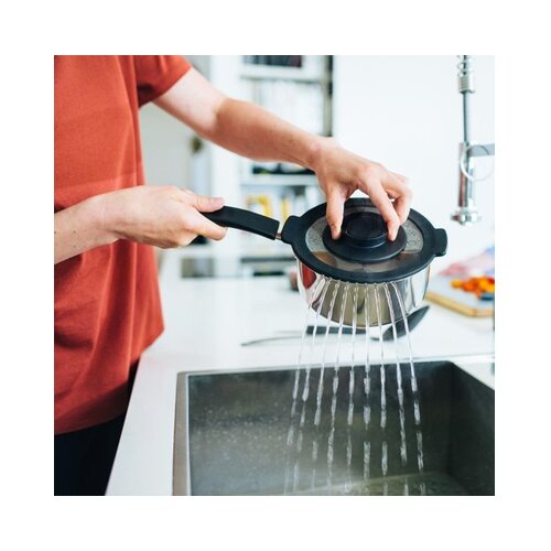 Fiskars kozica s pokrovom 1026576 1,5L Slike
