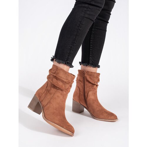 Shelvt Brown suede ankle boots with a ruffled upper Slike