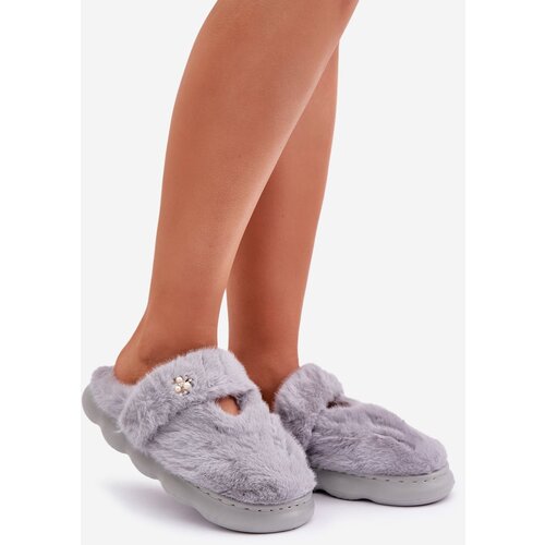  Furry Slippers With A Small Brooch Gray Primaria Cene