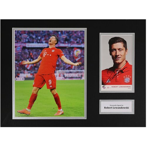 Robert Lewandowski Signed 16"x12" Photo Display Bayern Autograph Memorabilia COA Cene
