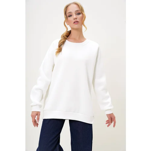 Trend Alaçatı Stili Women's White Crew Neck Raglan Sleeve Three Thread Raised Basic Sweatshirt