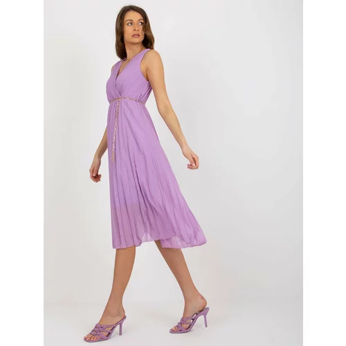 Fashion Hunters Light purple pleated midi dress without sleeves
