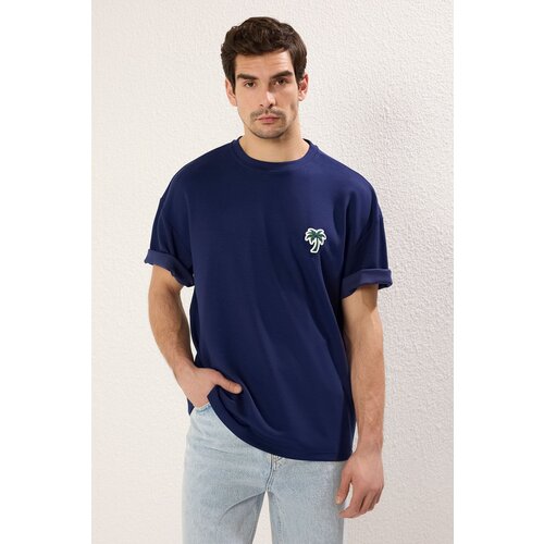 Trendyol Navy Blue Oversize/Wide Cut Palm Patched Interlock T-Shirt Slike