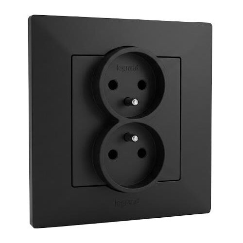 Legrand Dvostruka kućna utičnica s okvirom 250V/16A NILOE STEP crna Slike