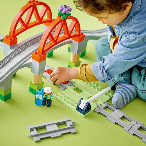 Lego LEGO&amp;reg; DUPLO&amp;reg; - raz&amp;scaron;iritveni komplet železni&amp;scaron;ki most in tiri (10426) Slike