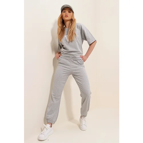 Trend Alaçatı Stili Women's Gray W Printed Tracksuit