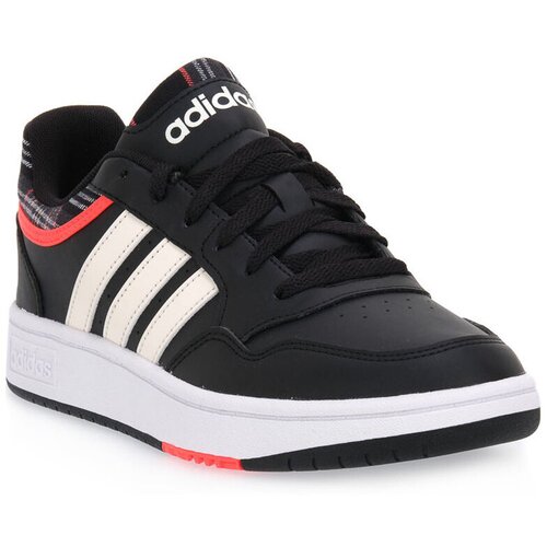 Adidas Nizke superge HOOPS 3 Črna Slike