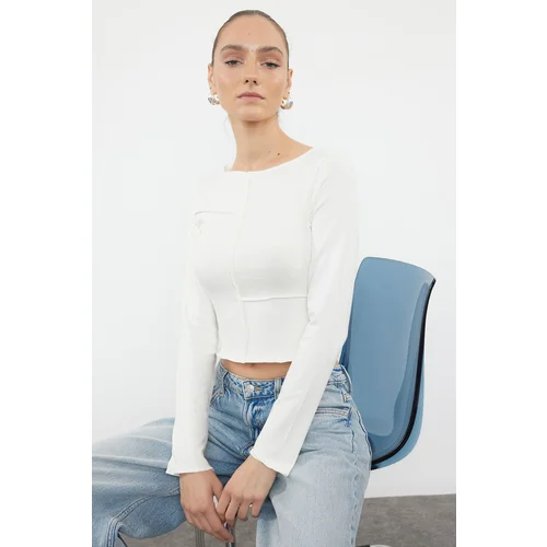 Trendyol Ecru Fitted Crop Stretchy Knitted Blouse with Piping Detail