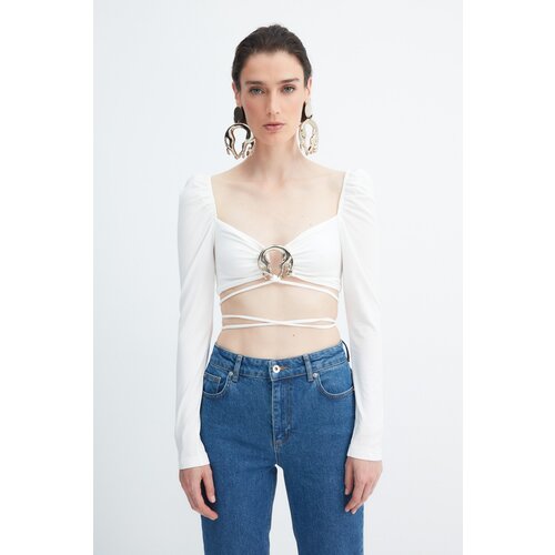 Trendyol X Zeynep Tosun Ecru Accessory Detailed Crop Tie Blouse Cijene