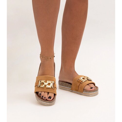 Gemre Brown flip-flops with a shiny buckle Niamh Cene